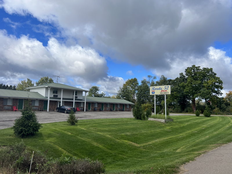 Route 52 Inn